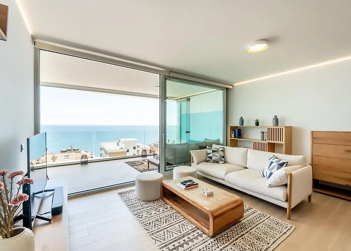 Amazing Sea Views - The Wave Ii, Pool And Sea View